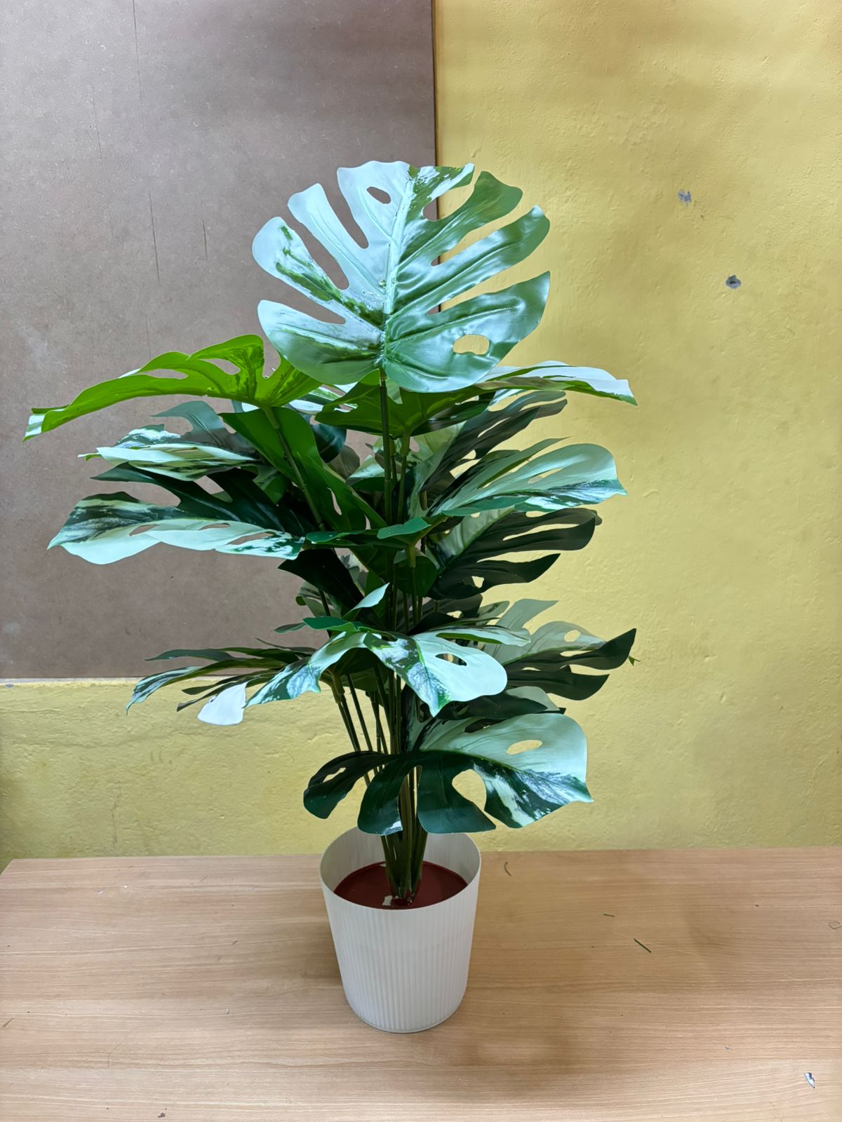 POT STAND WITH PLANT